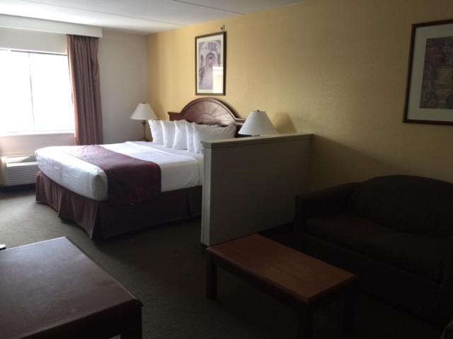Days Inn & Suites By Wyndham Laurel Near Fort Meade Экстерьер фото