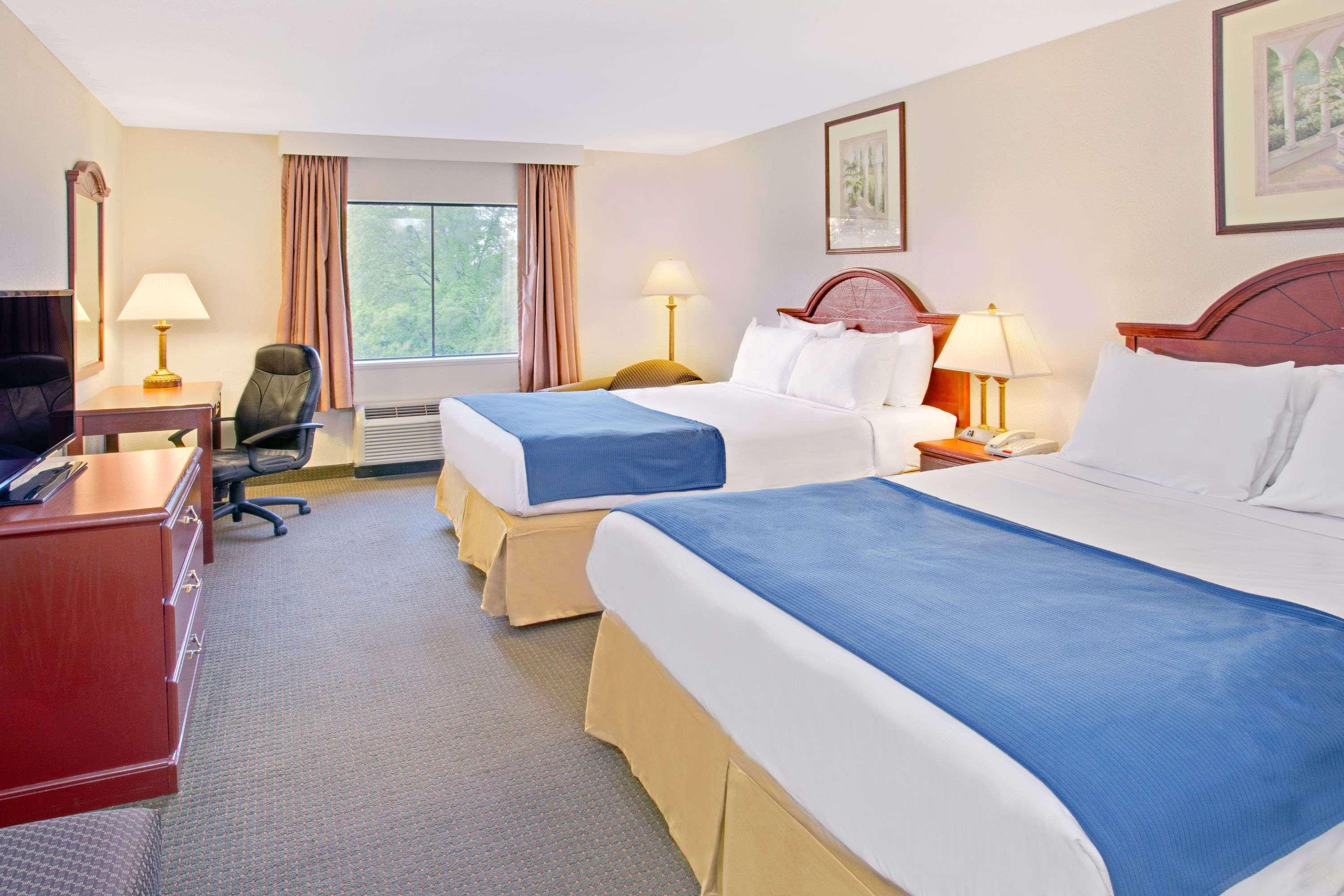 Days Inn & Suites By Wyndham Laurel Near Fort Meade Экстерьер фото