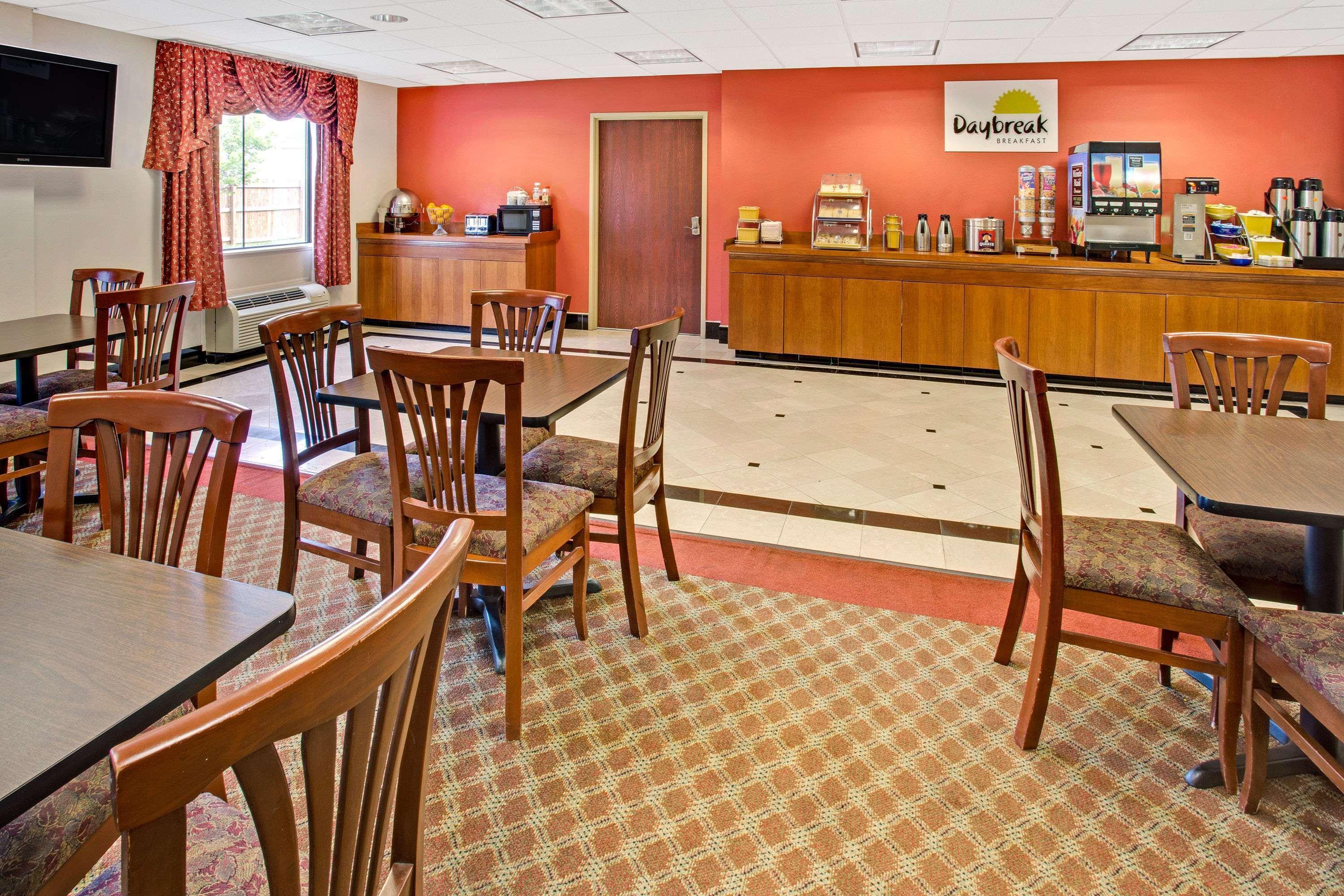 Days Inn & Suites By Wyndham Laurel Near Fort Meade Экстерьер фото