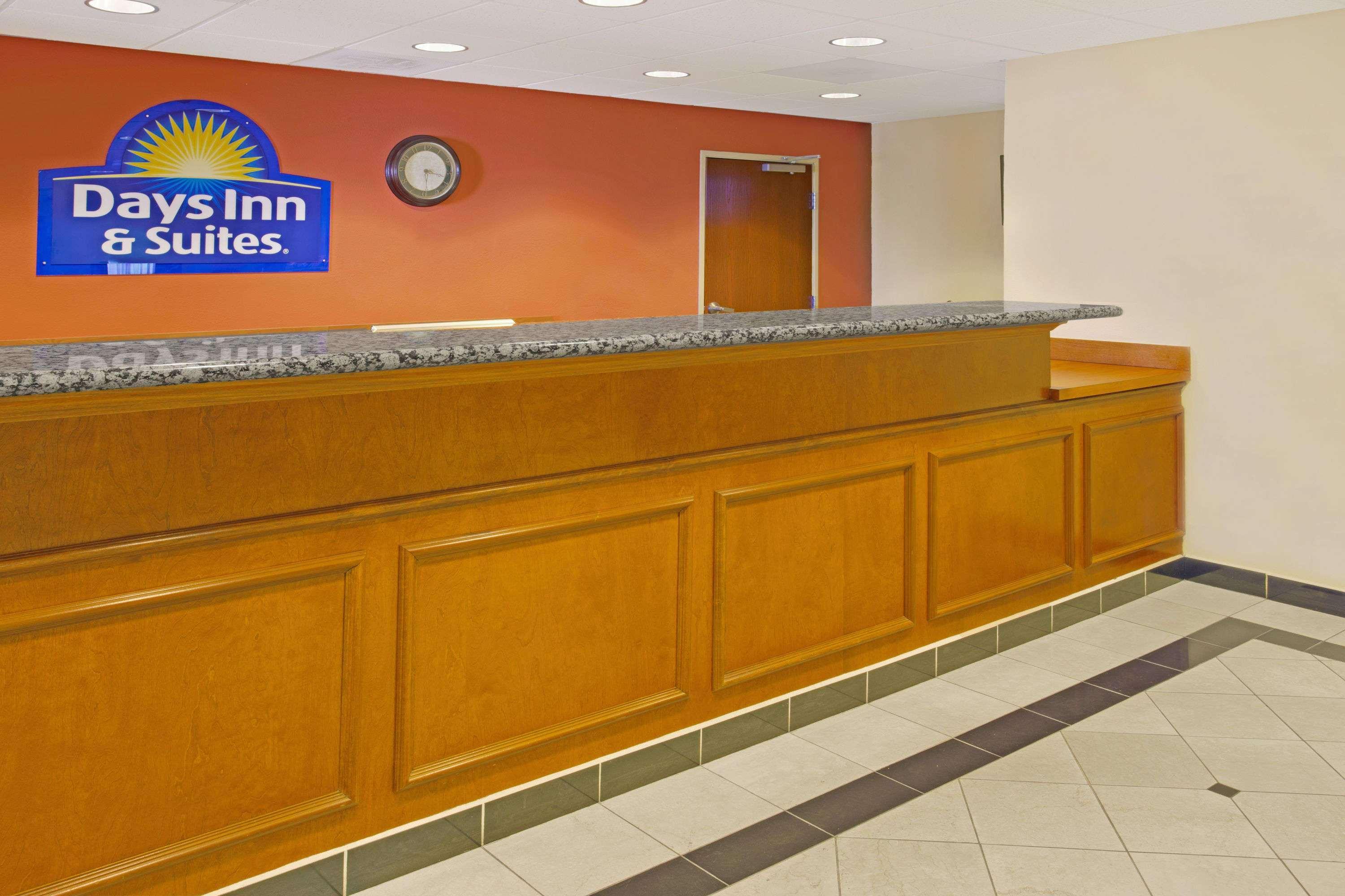 Days Inn & Suites By Wyndham Laurel Near Fort Meade Экстерьер фото