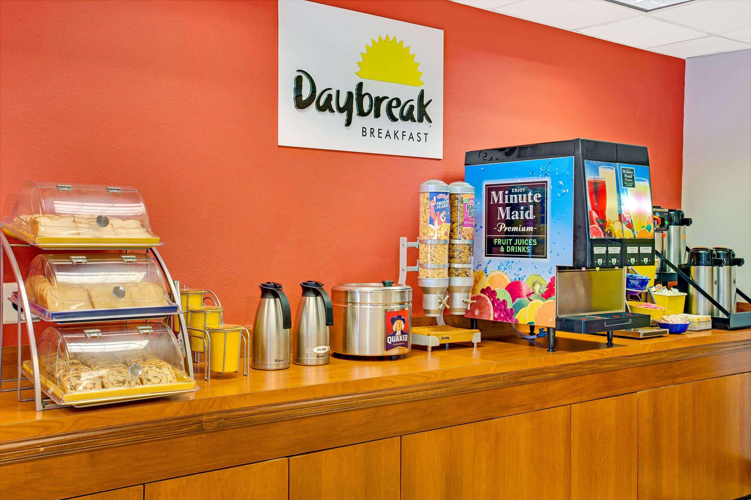 Days Inn & Suites By Wyndham Laurel Near Fort Meade Экстерьер фото