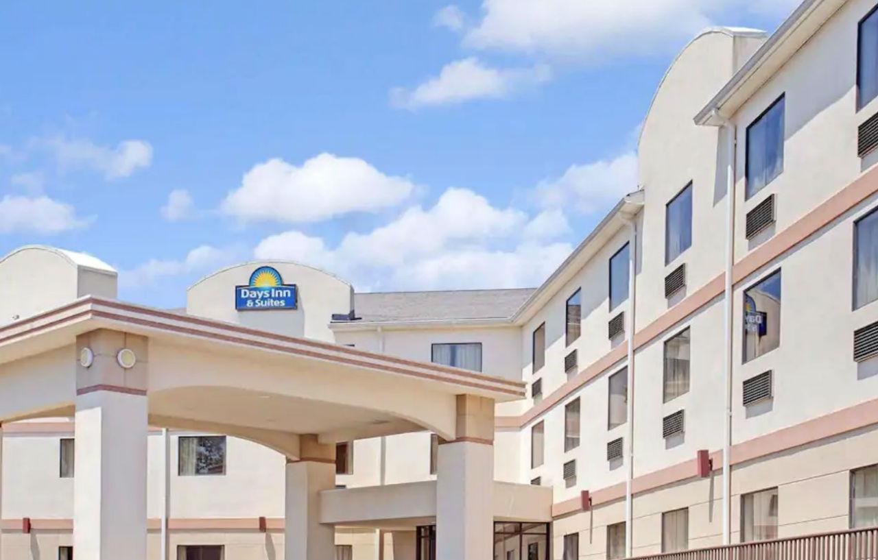 Days Inn & Suites By Wyndham Laurel Near Fort Meade Экстерьер фото